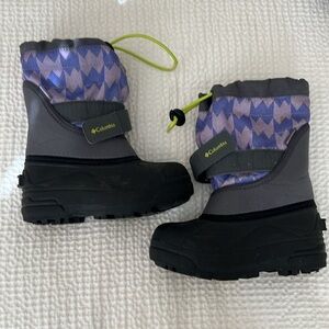 Size 11 little girls snow boots - great condition. Columbia Sportswear.